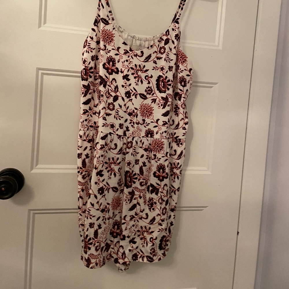 LOFT Summer Romper has pockets!